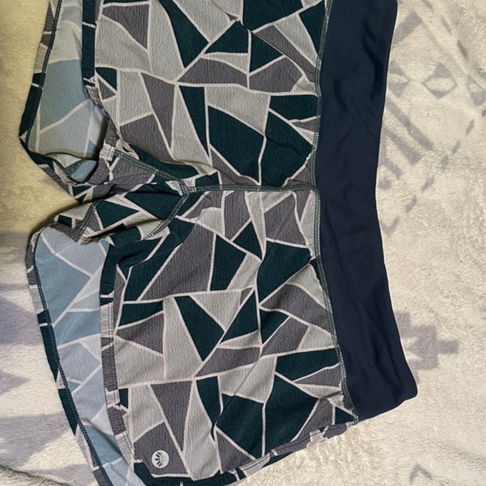 Senita Athletics Geometric Patterned Athletic Shorts - green and Gray